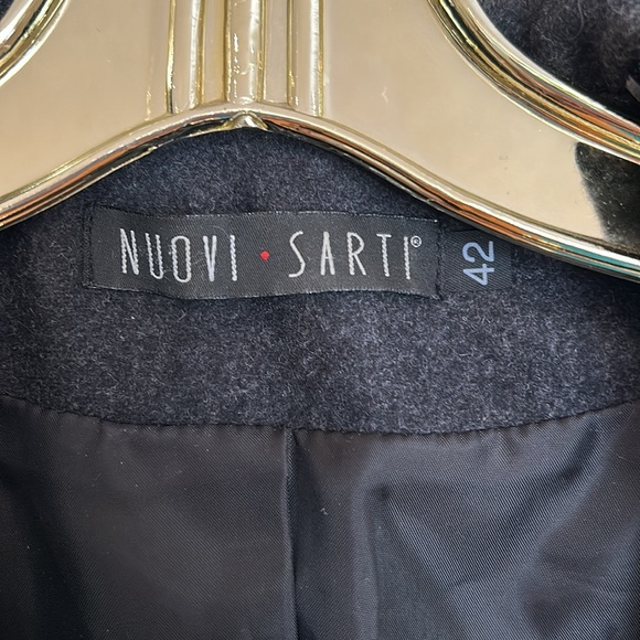 Italian designer  Grey Jacket with Attachable b&w shirt trim faux fur collar - Picture 6 of 13